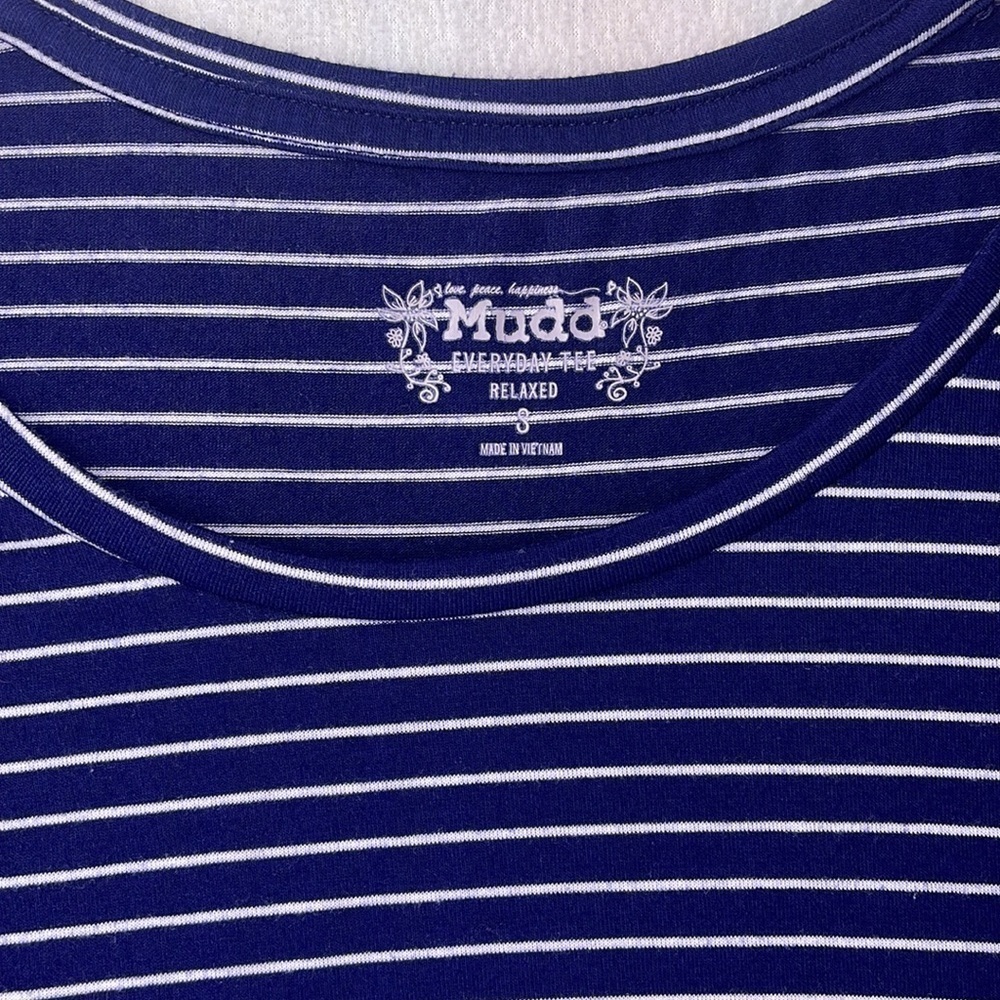Mudd Everyday Tee Relaxed Striped White and Blue size Small - Picture 2 of 4